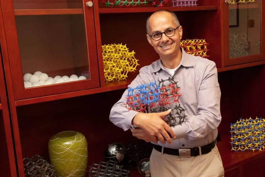 من هو البروفيسور السعودي عمر ياغي الفائز بجائزة نوابغ العرب؟ | Great Arab  Minds